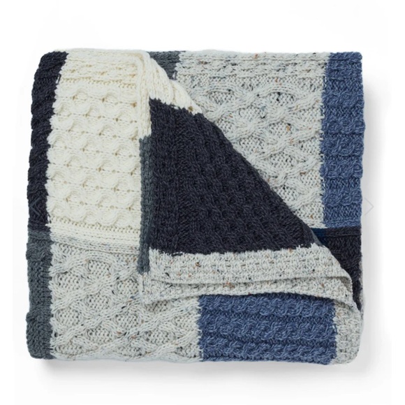 Aran Woolen Mills Killala Intarsia Merino Blanket 854 NEW - Picture 3 of 4